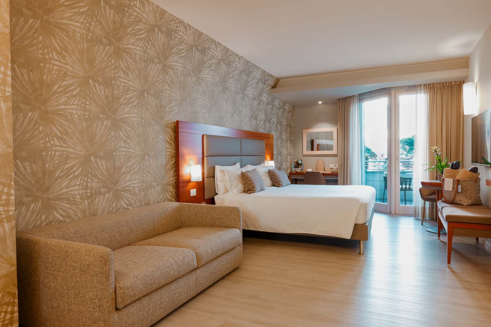 Elegant room overlooking lake Garda