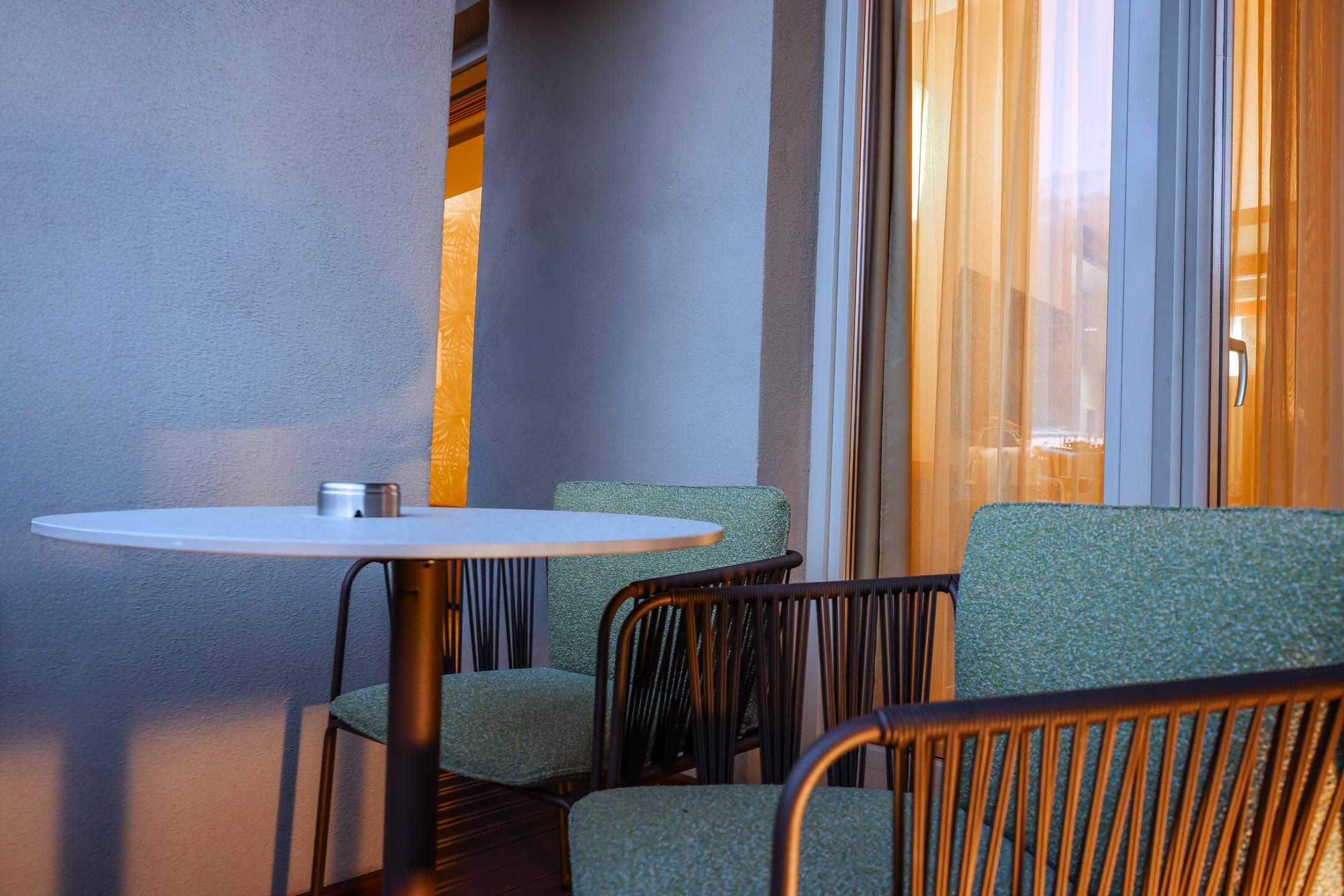 Elegant suites overlooking lake Garda