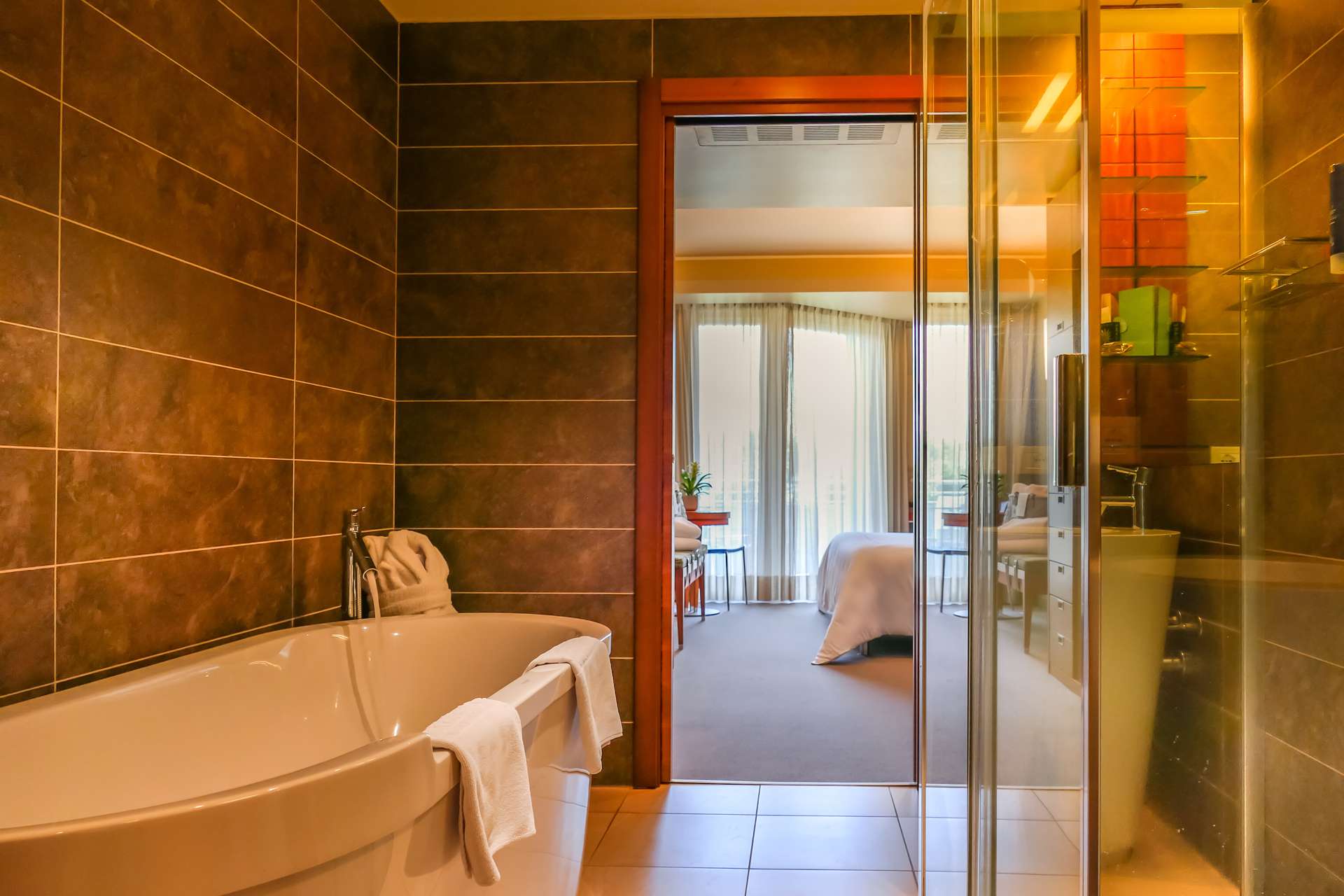 Elegant suites overlooking lake Garda