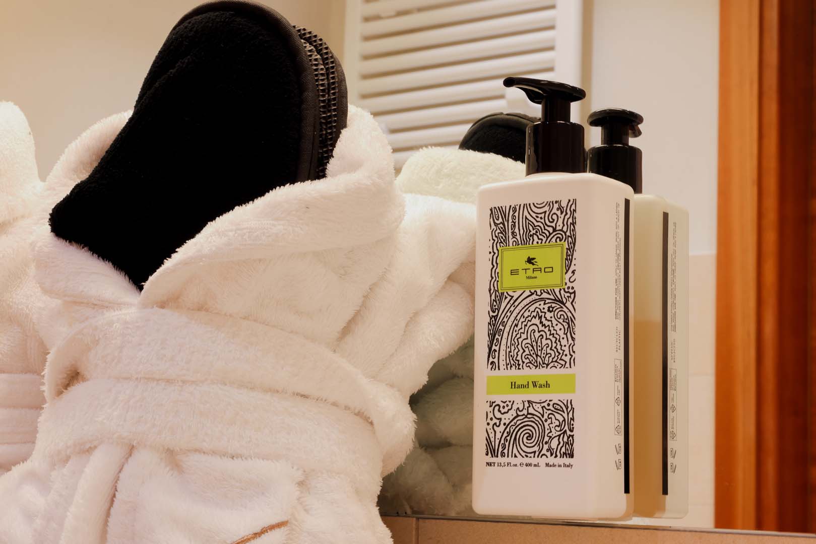 Elegant room overlooking lake Garda