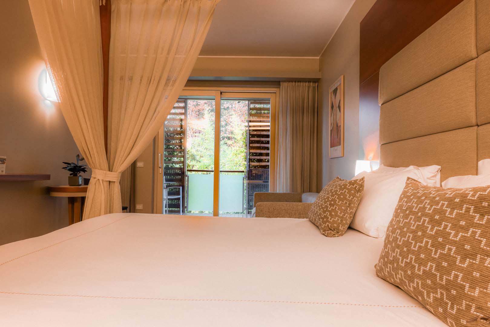 Elegant suites overlooking lake Garda